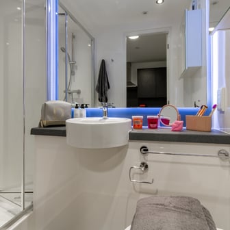 Skyline En Suite - Image 8